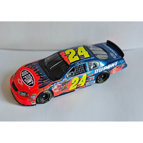 NASCAR 1:24 diecast. Jeff Gordon 2004 Chevy Monte Carlo #24 DuPont. Signed - Picture 6 of 6